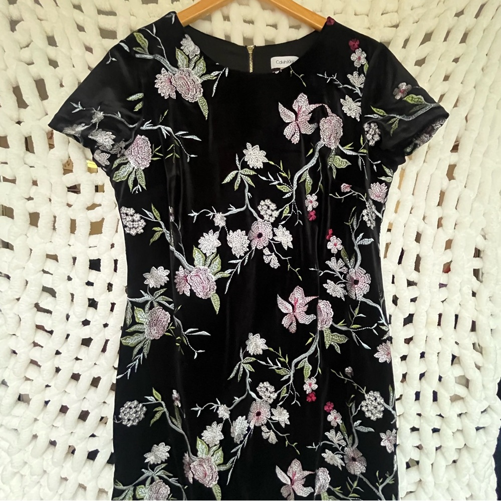 VELVET & EMBROIDERED MIDI DRESS